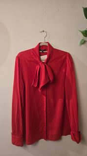 NIKKIE Rode Blouse met Strikdetail & Pofmouwen Maat 42/XL