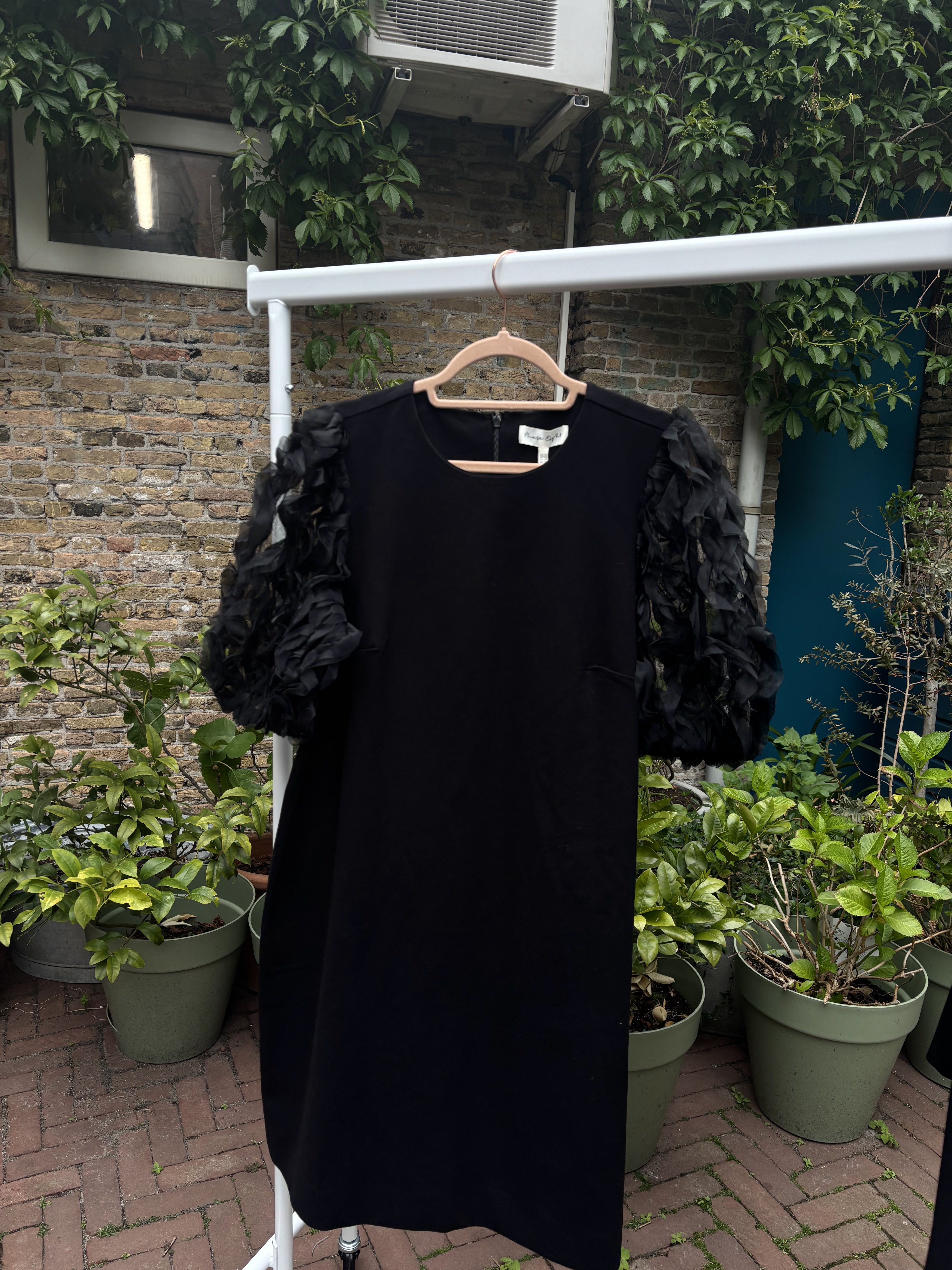 Phase Eight Zwarte Jurk Met Organza Pofmouwen Dames 42 / XL