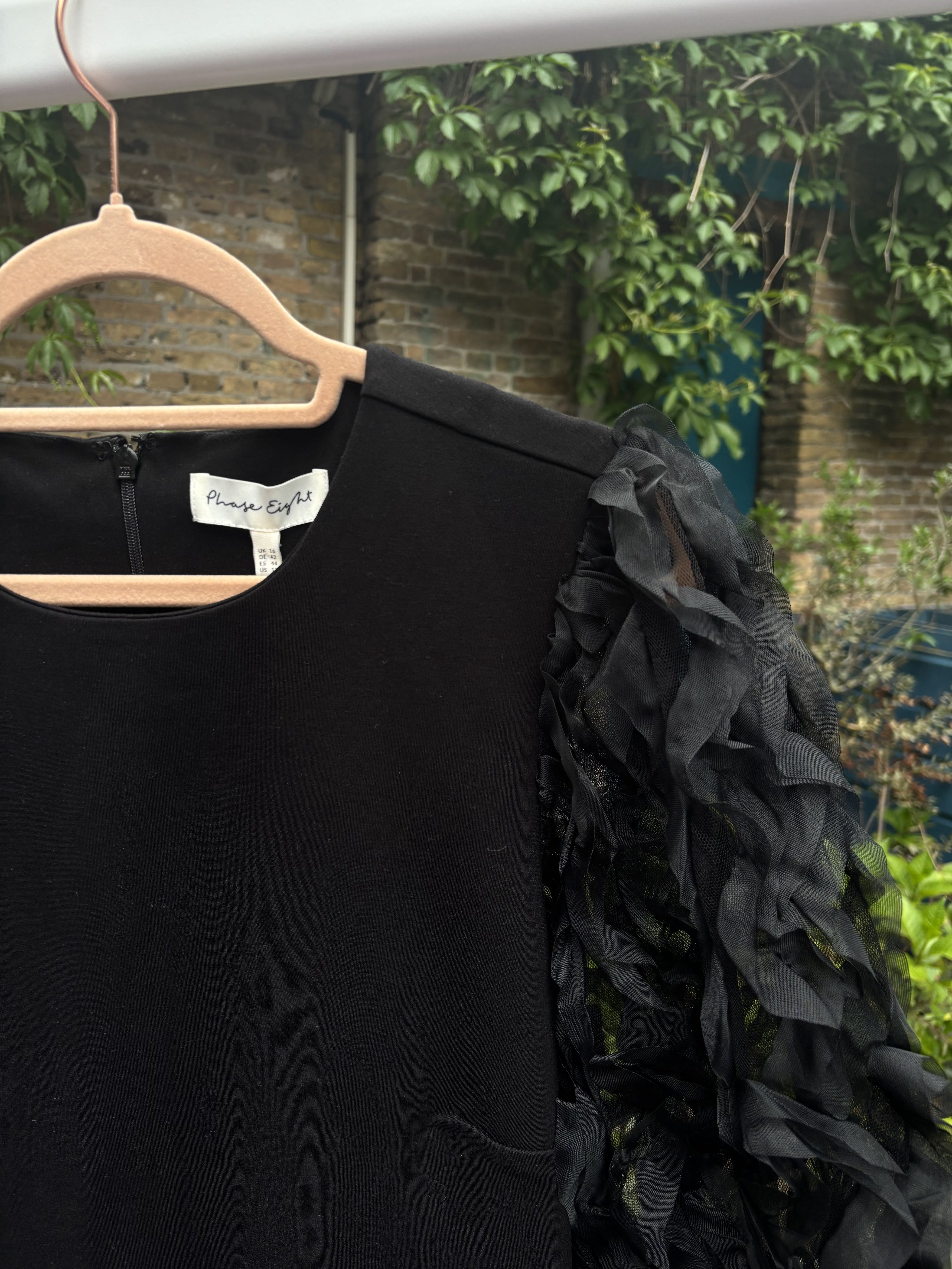 Phase Eight Zwarte Jurk Met Organza Pofmouwen Dames 42 / XL