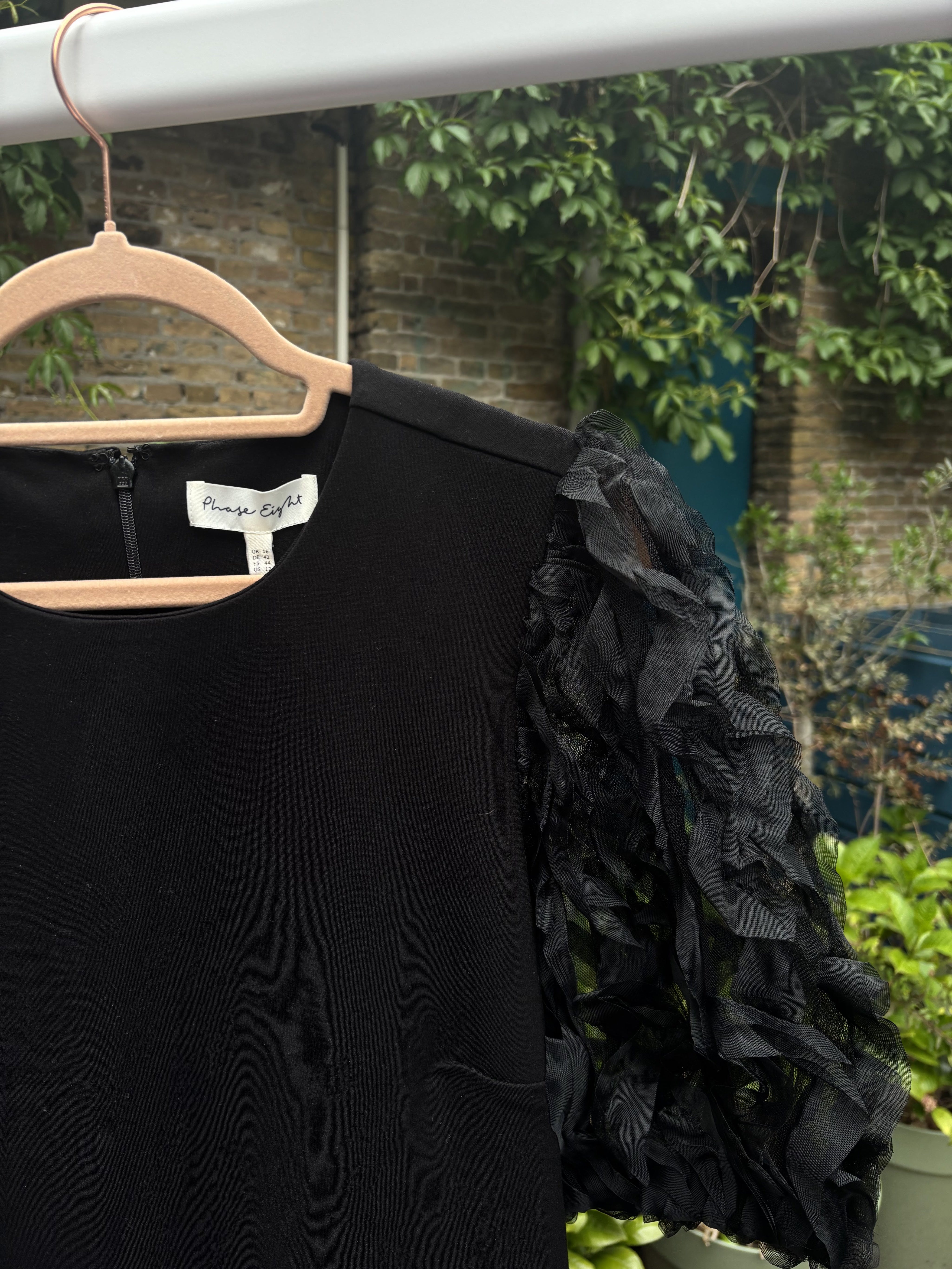 Phase Eight Zwarte Jurk Met Organza Pofmouwen Dames 42 / XL