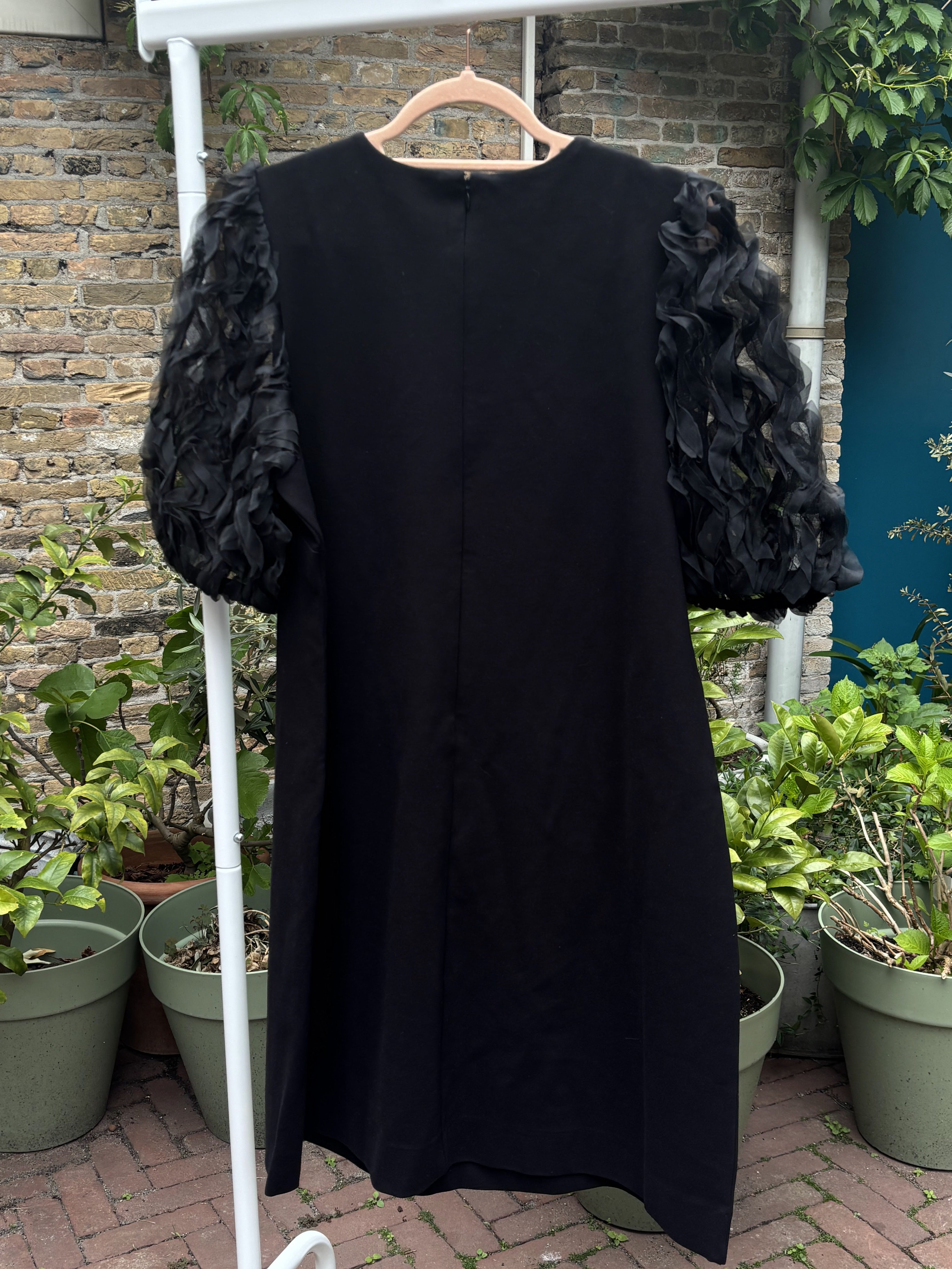 Phase Eight Zwarte Jurk Met Organza Pofmouwen Dames 42 / XL
