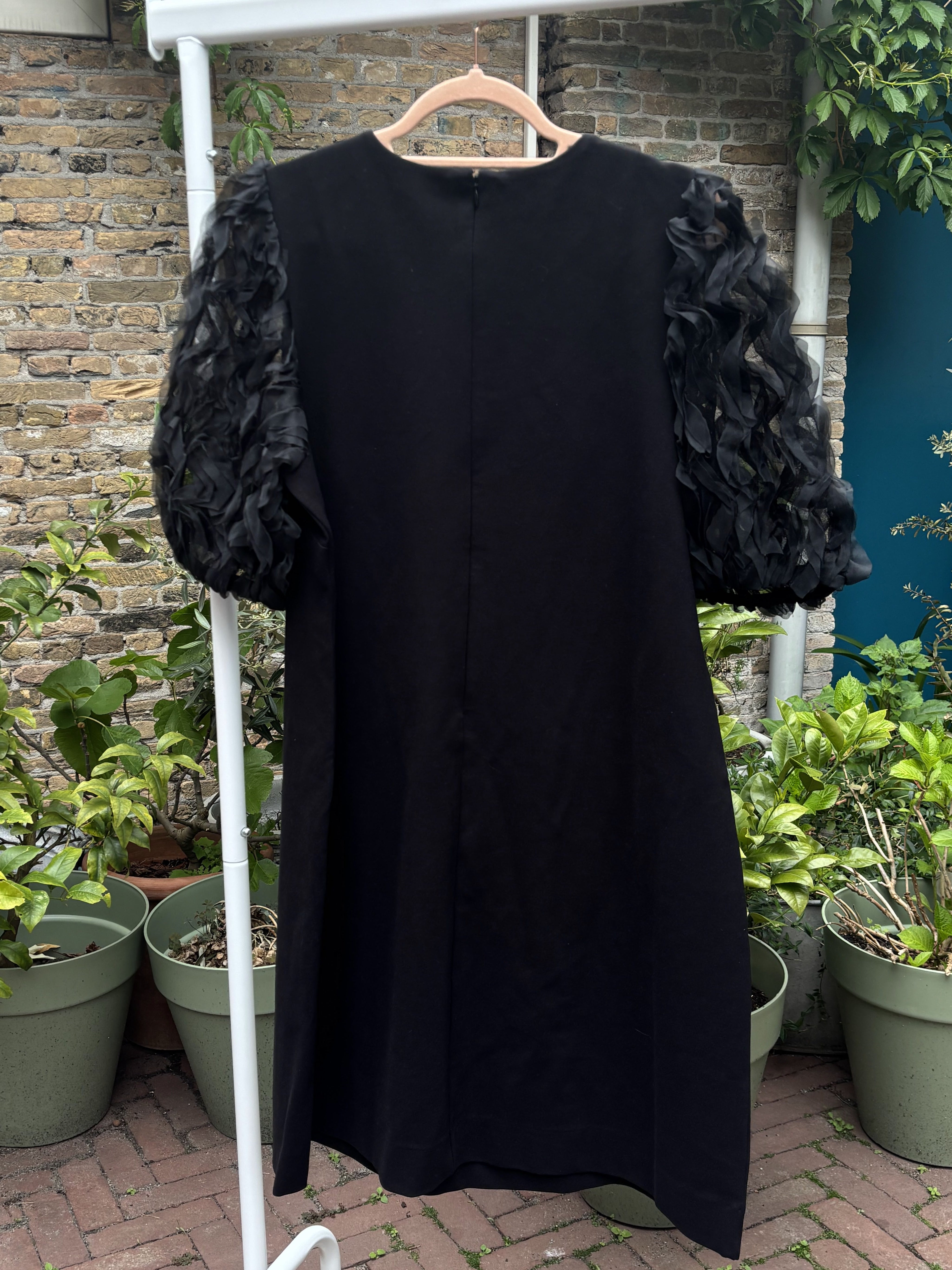 Phase Eight Zwarte Jurk Met Organza Pofmouwen Dames 42 / XL